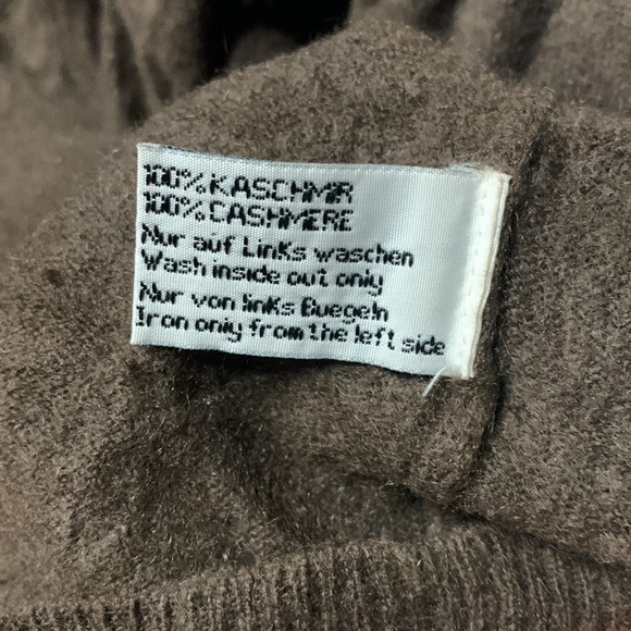 In Línea Brown Cashmere Turtleneck Sweater - Picture 3 of 3